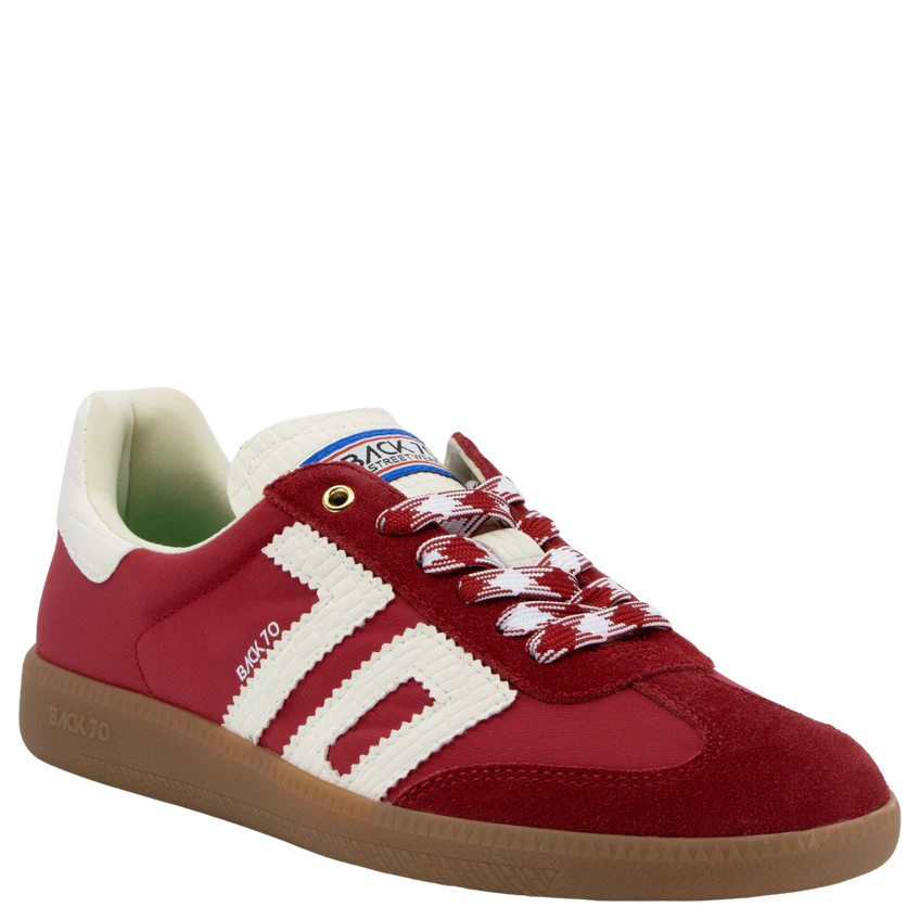 ghost-red-standard.1600_d72f2c34-3d8d-4e32-b570-96028919a72e.webp